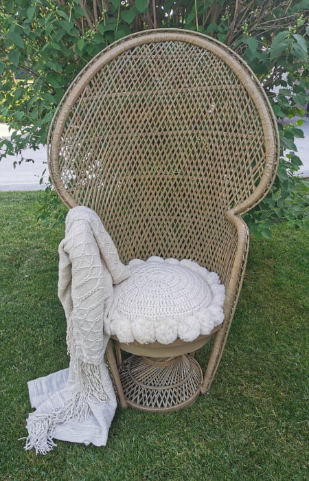 Vintage white wicker discount chair