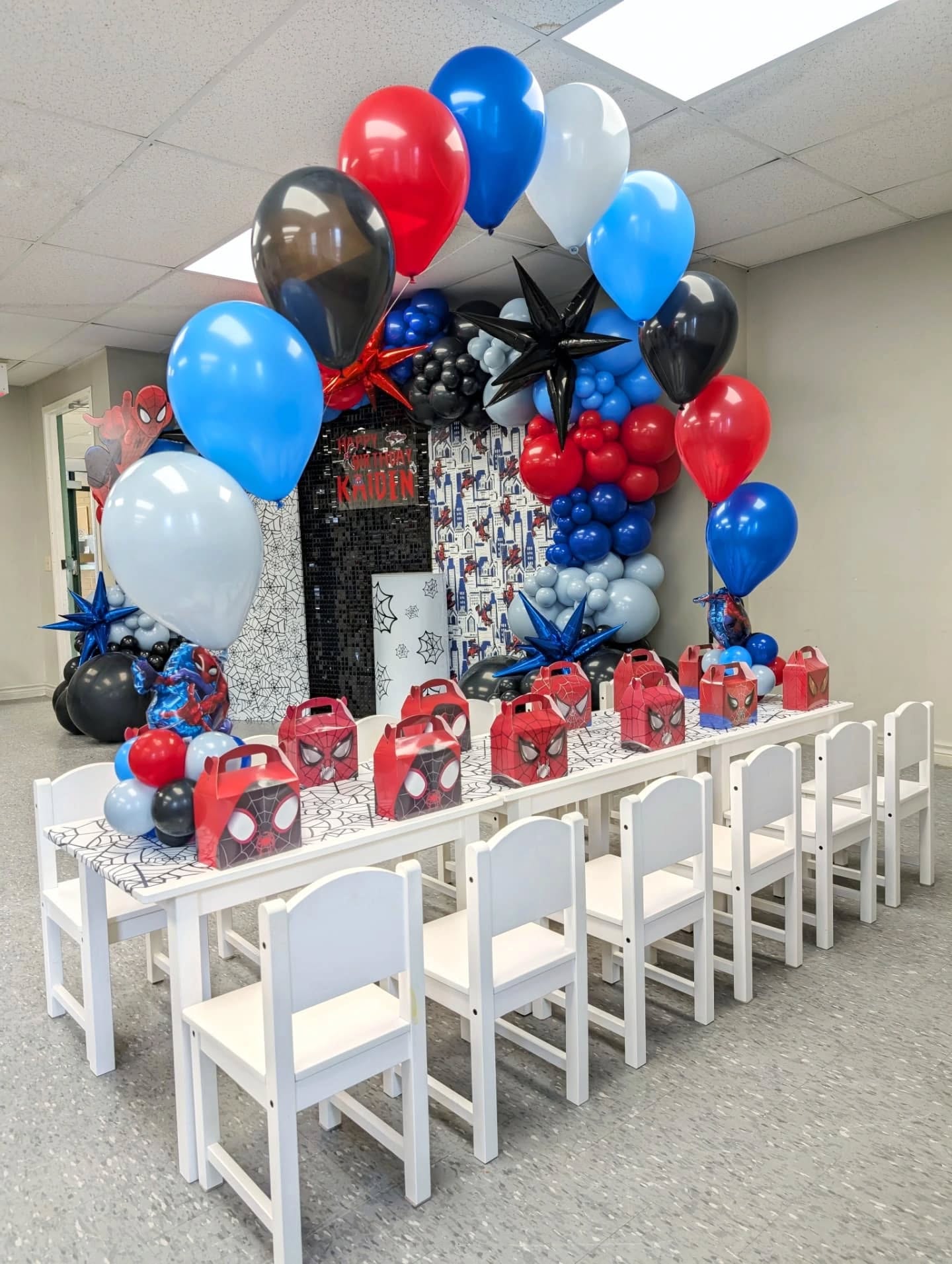 Children's Table - Image 3