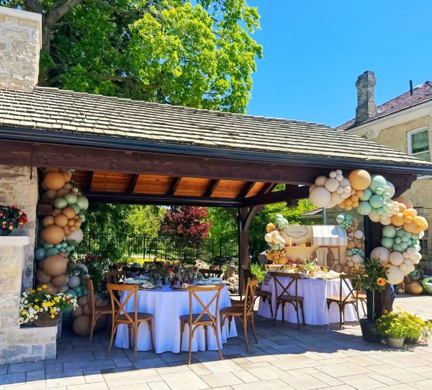 Backyard baby shower with styled dining tables, balloon garlands and farmers’ market backdrops.